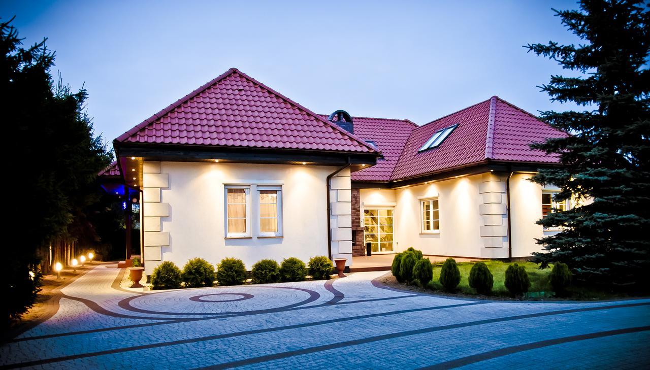 Villa Hof Luboń Buitenkant foto