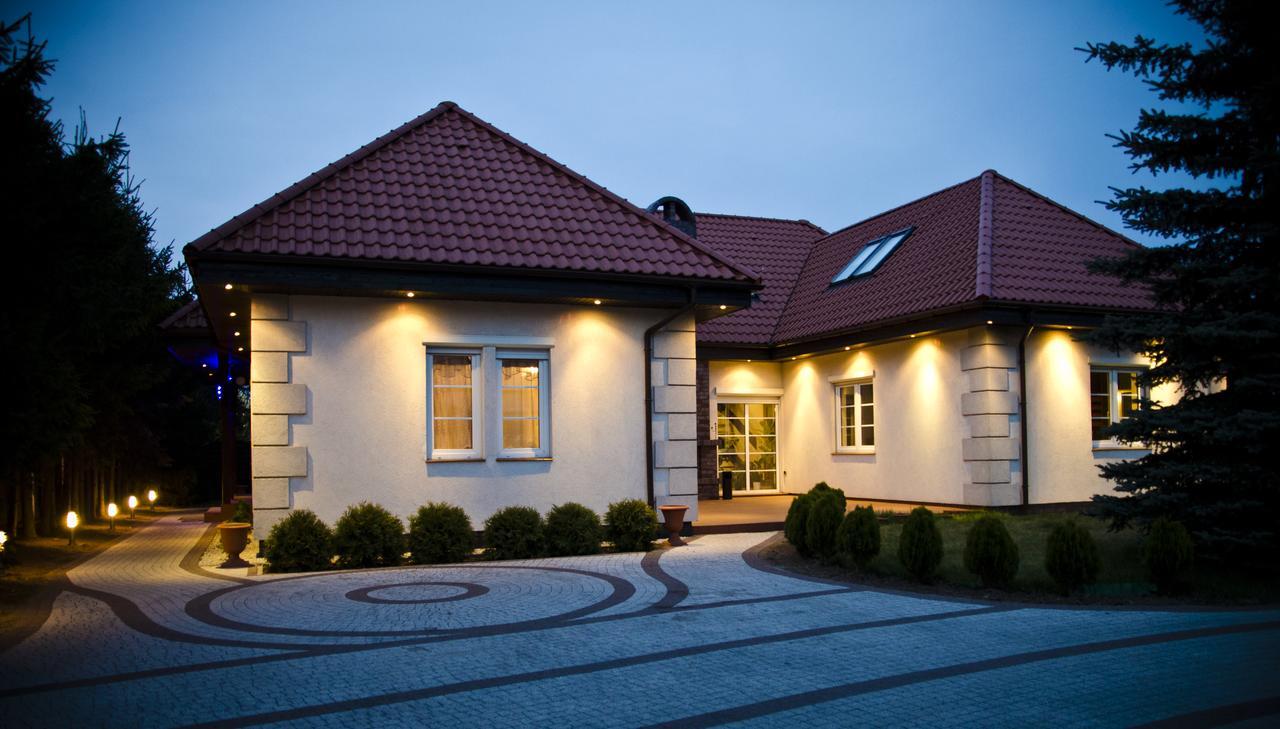 Villa Hof Luboń Buitenkant foto