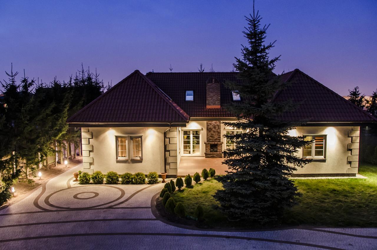 Villa Hof Luboń Buitenkant foto